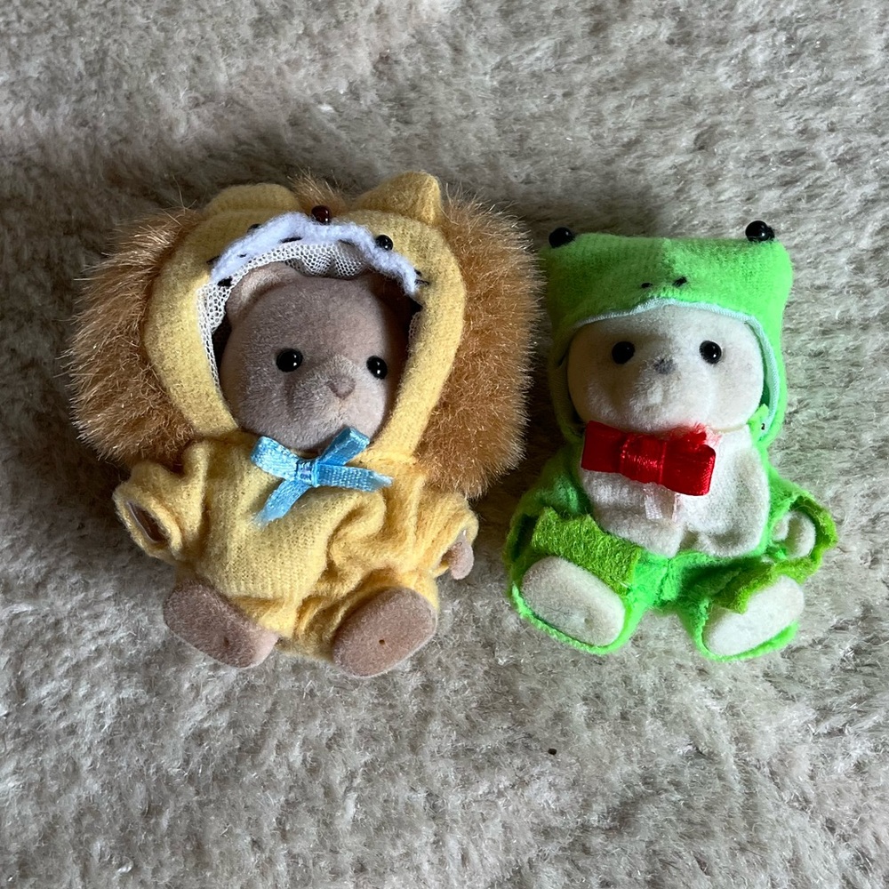 Calico Critters Lion and Frog Costume Critters Collection